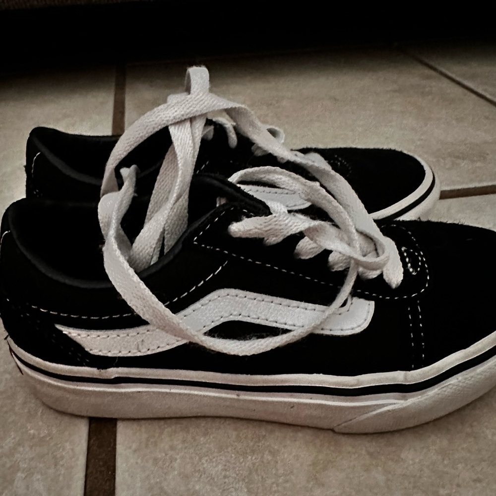 Boys black and white Vans size 12 youth - Picture 3 of 4